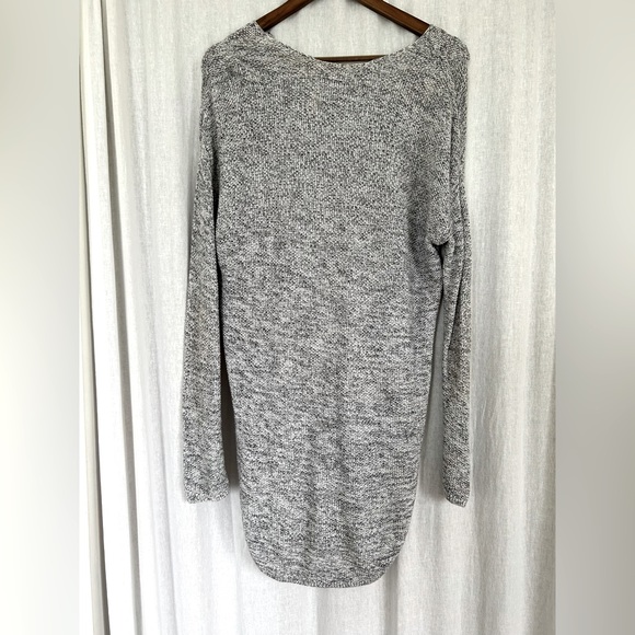 H&M sweater. Size M. - Picture 2 of 3